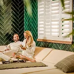 Hotel Brown House & 4*