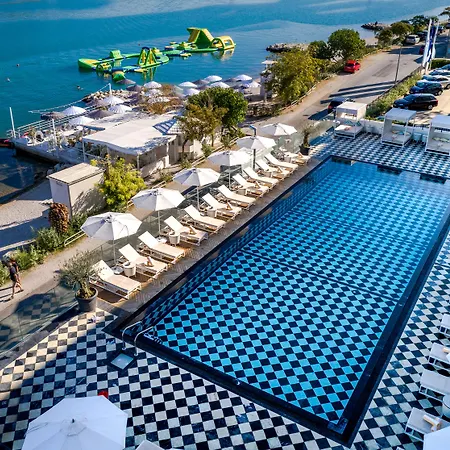 Brown House & מלון 4*