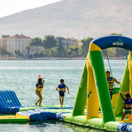 Brown House & 4* טרוגיר