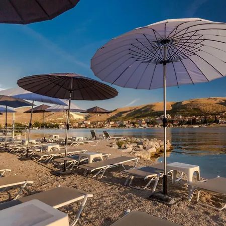 Brown House & מלון טרוגיר