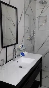 מלון Brown House & טרוגיר