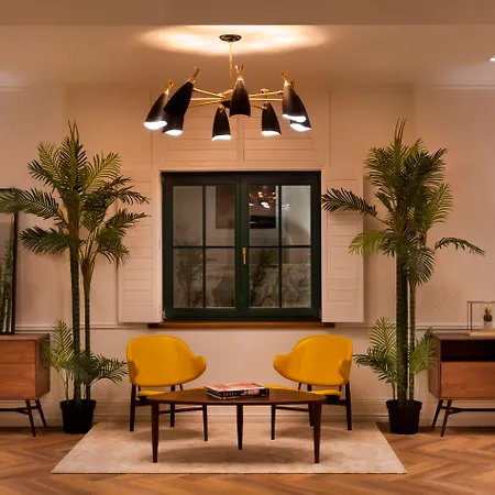 Hotel Brown House &