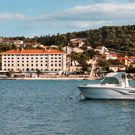 Brown House & ホテル