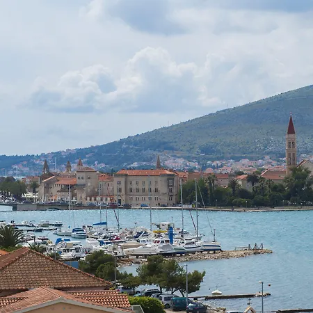 Brown House & Rezort Trogir