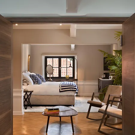 Brown House & Rezort Trogir