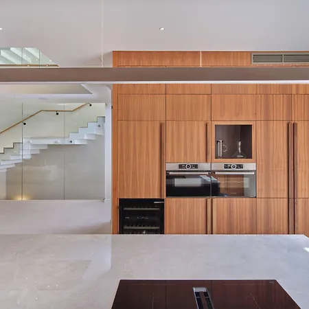 Brown House & Rezort