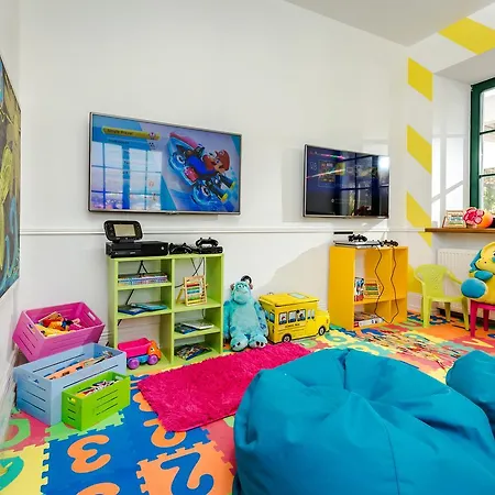 Rezort Brown House & 4*