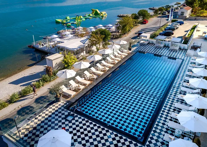 Brown House & Szálloda 4*