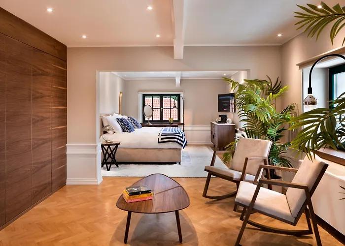 ホテル Brown House & トロギール