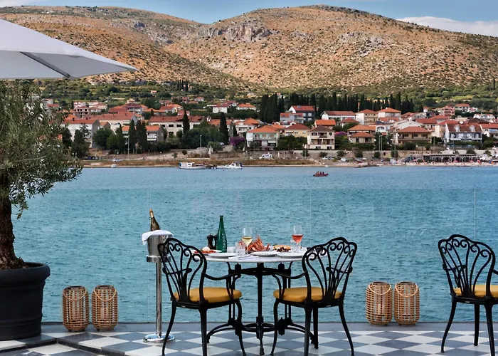 Brown House & 4* Trogir