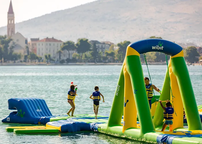 Brown House & 4* トロギール