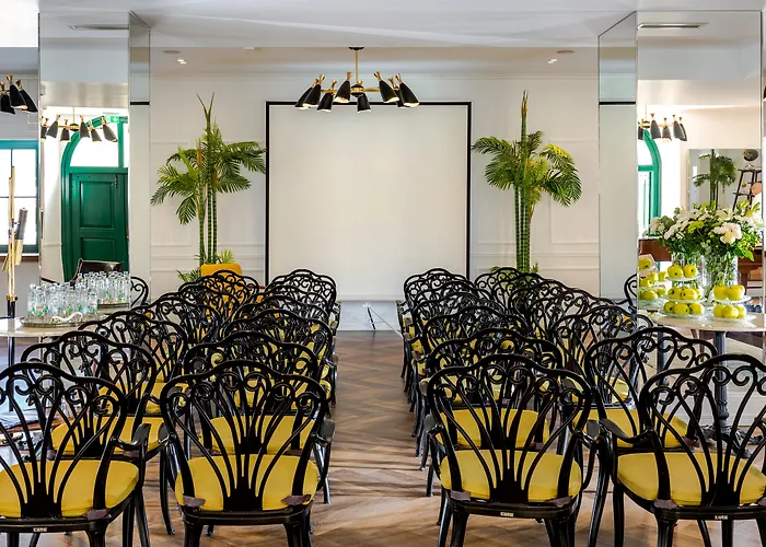 Brown House & トロギール