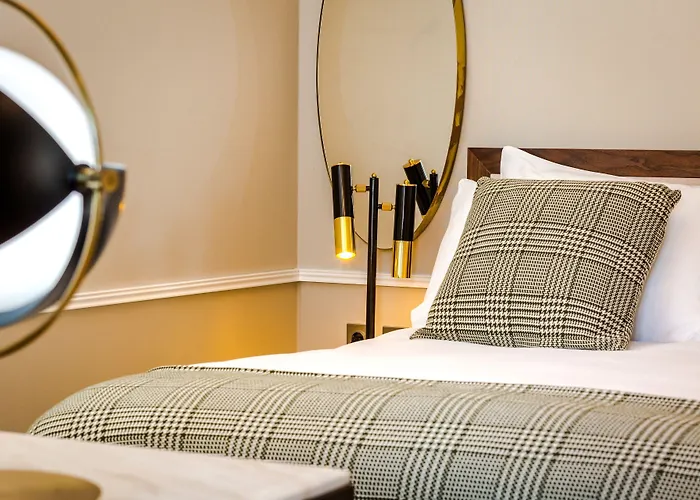 ホテル Brown House & トロギール