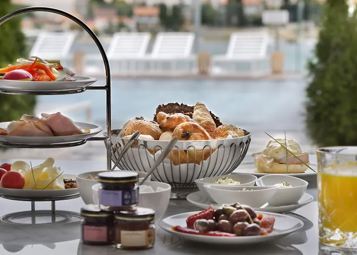 Brown House & トロギール