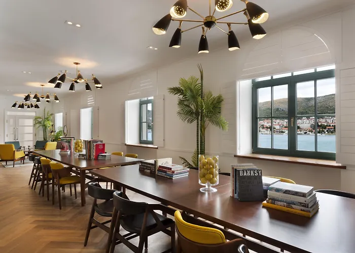 Brown House & ホテル