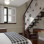 Hotell Brown House & 4*