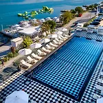 Brown House & Hotell 4*