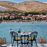 Brown House & 4* Trogir