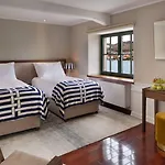 Brown House & Hotell 4*