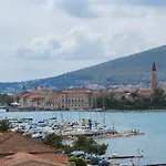 Brown House & Hotell Trogir
