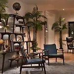 Brown House & 4*
