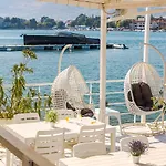 Brown House & Hotell 4*