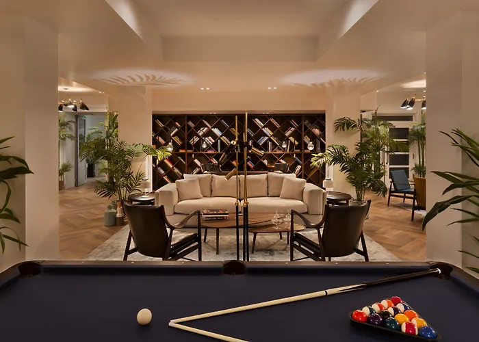 Ξενοδοχείο Brown House & 4*